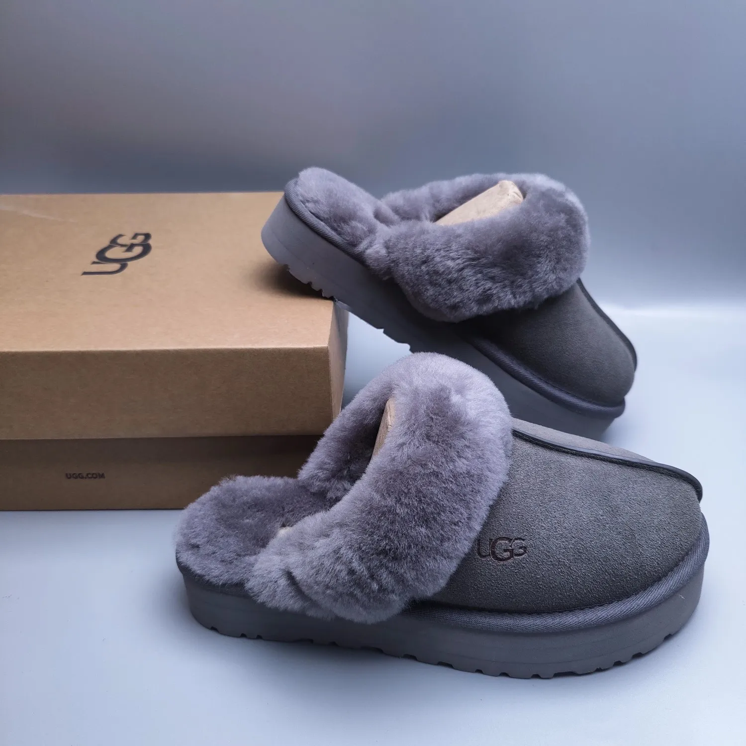 💰440 UGG sheepskin all-in-one snow boots 2550 🔥Thick-soled wool slippers (star slippers plus version) are comfortable and can be worn at home. Wool slippers can be worn outside. Split cow upper, Longfeng moccasin wool lining. The original three-layer combination outsole is light and comfortable on the foot. Only the top version is made. The oil edge craftsmanship is exquisite! Color: maroon gray sand antelope brown black code number: 35-41